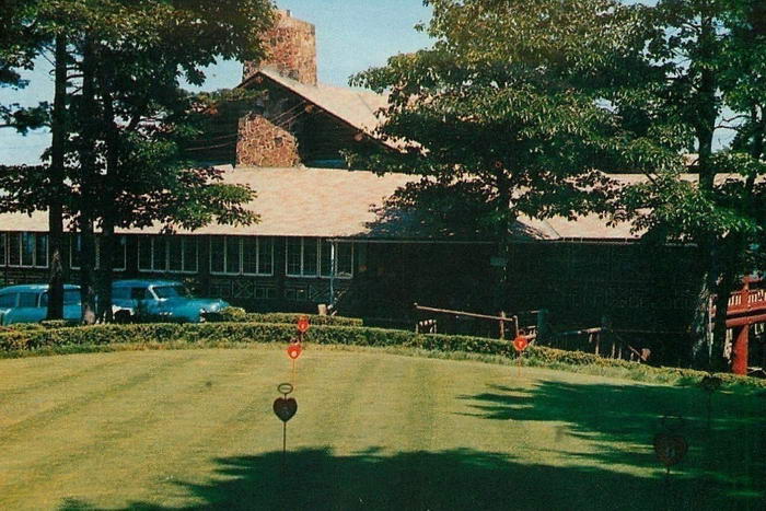 Mohawk Michigankeweenaw Park Cottagesputting Green (newer photo)